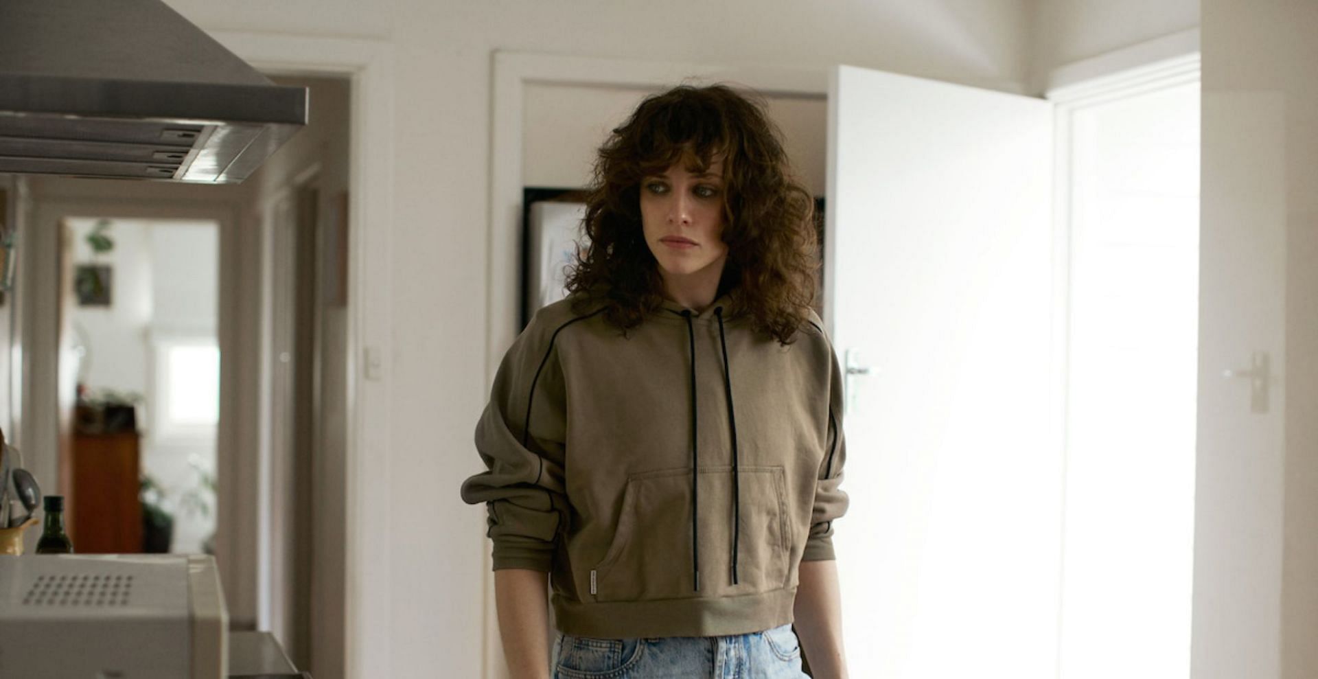 Jessica De Gouw as Olivia Birch Image via Netflix)